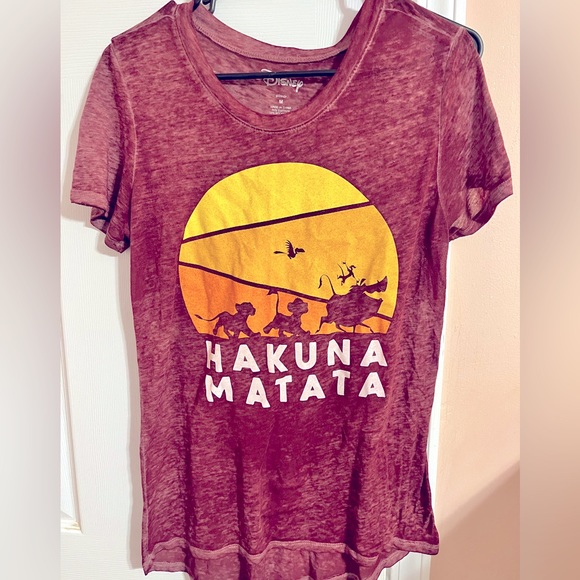 Disney's Lion King Women's Hakuna Matata Red T-
Shirt Medium - Picture 1 of 3